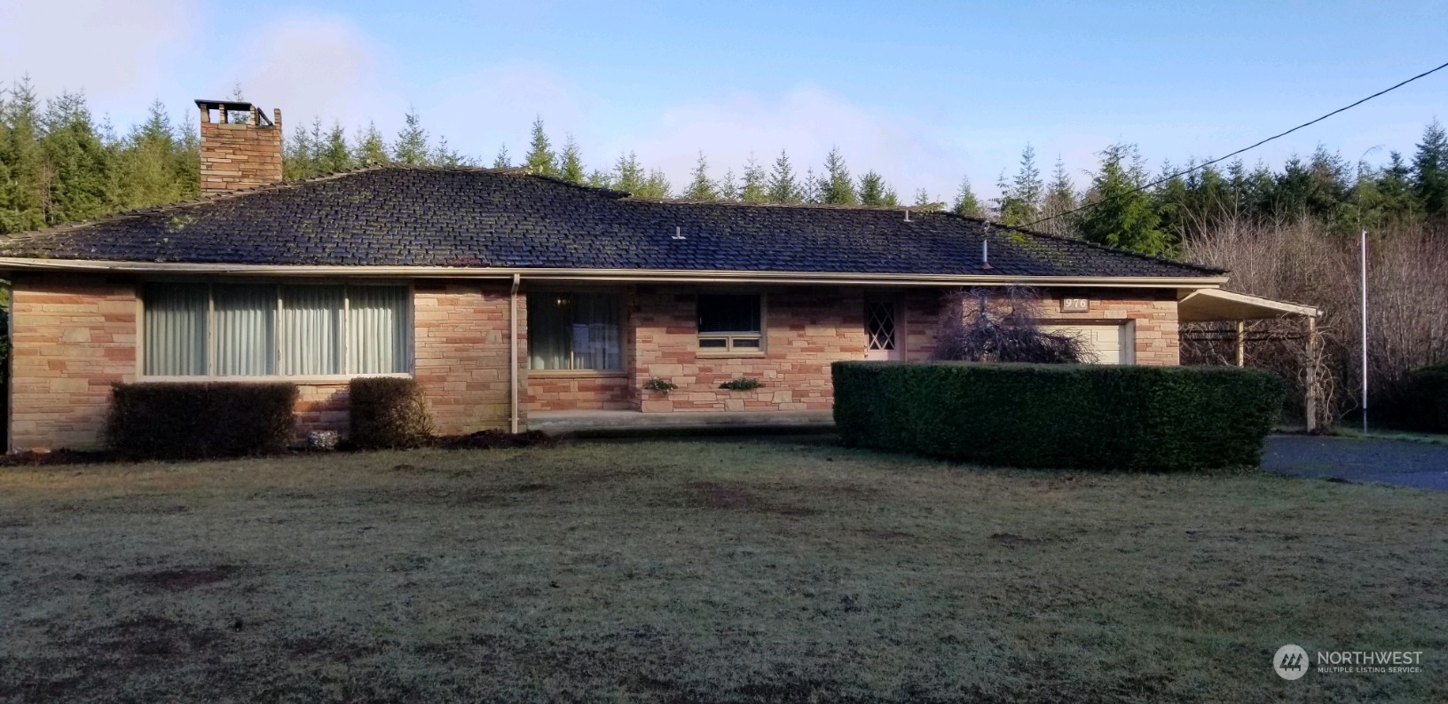 976 Ocean Beach Road Hoquiam, WA 98550 - Photo 1 of 34 a front view of a house with garden