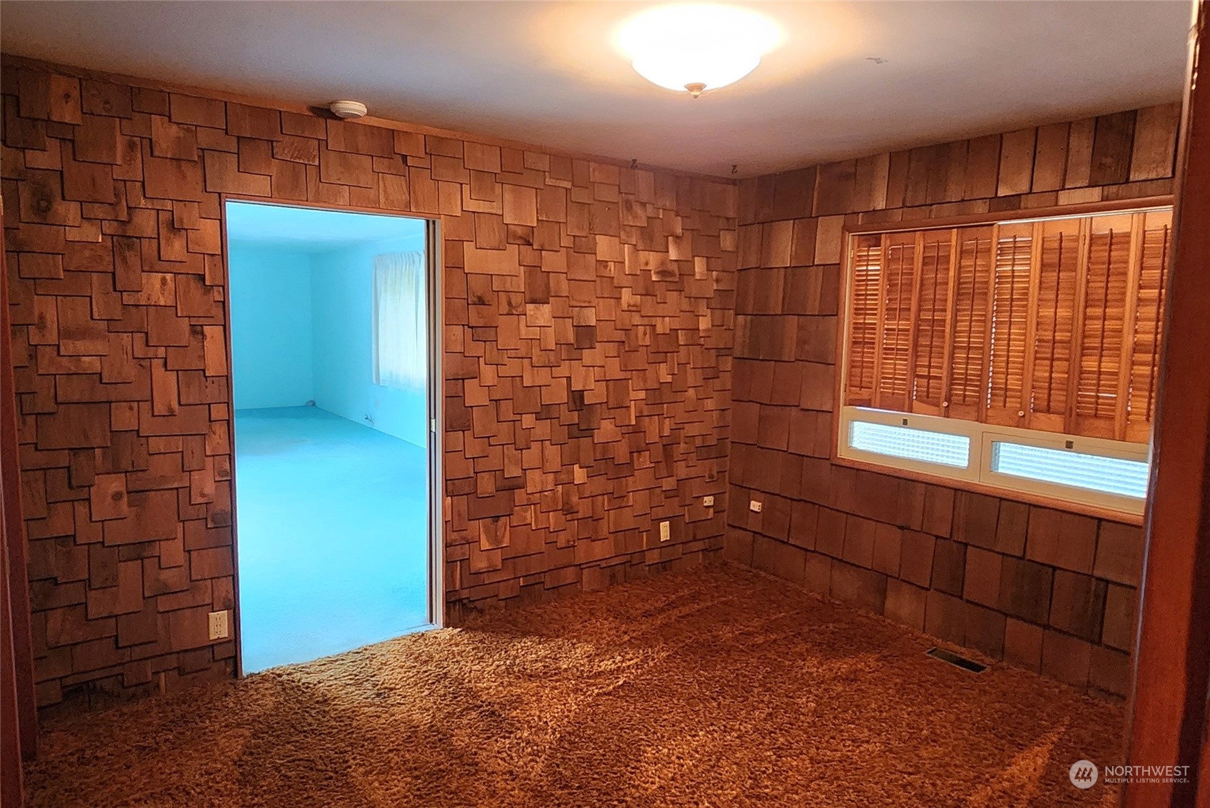 976 Ocean Beach Road Hoquiam, WA 98550 - Photo 12 of 34 a bathroom with a shower