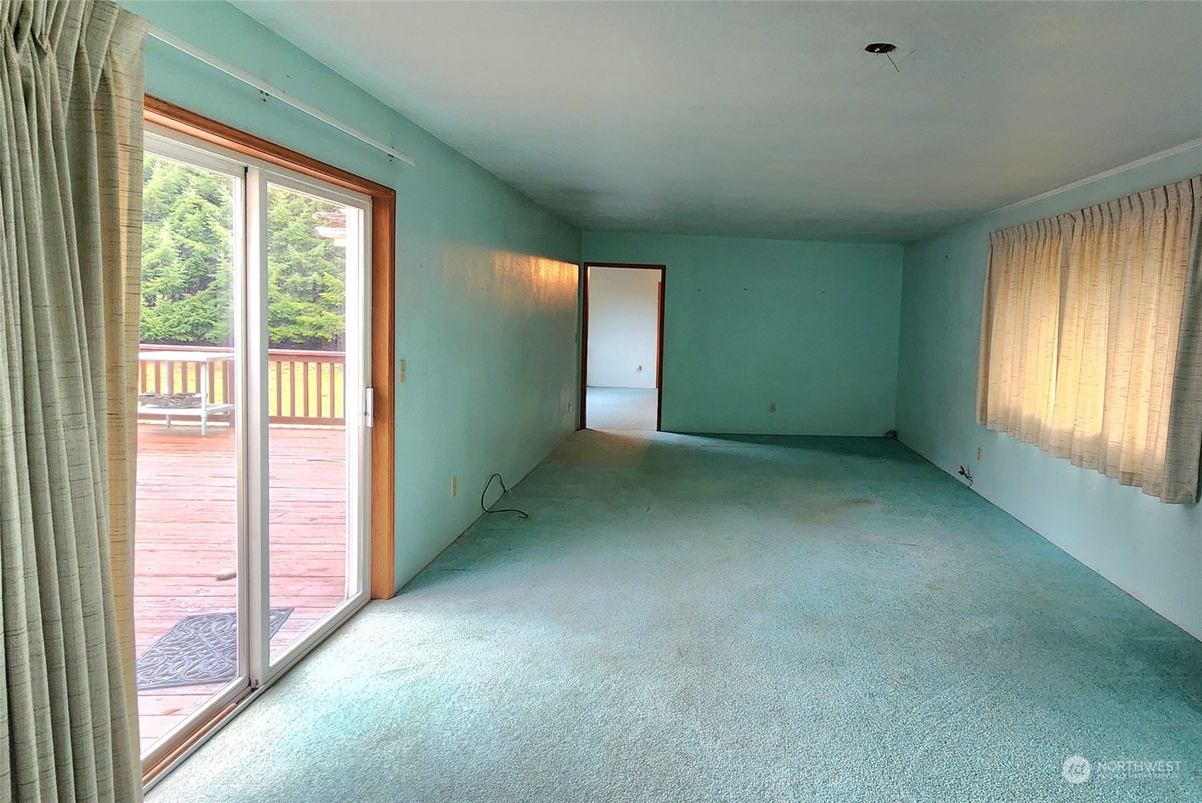 976 Ocean Beach Road Hoquiam, WA 98550 - Photo 13 of 34 a view of room with window
