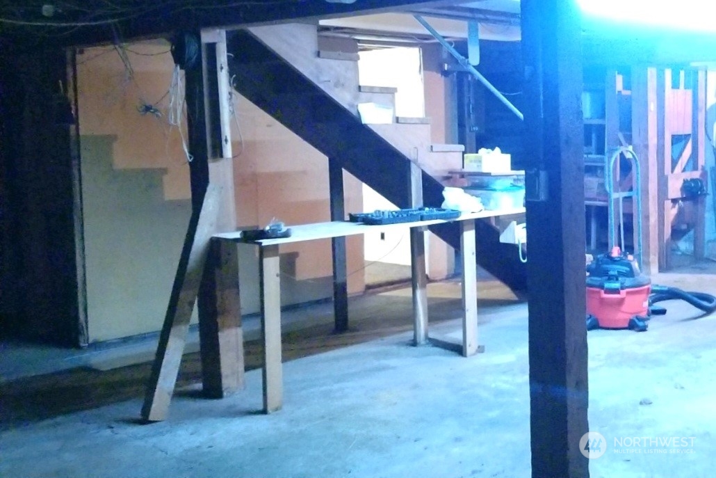 976 Ocean Beach Road Hoquiam, WA 98550 - Photo 20 of 34 a view of entryway