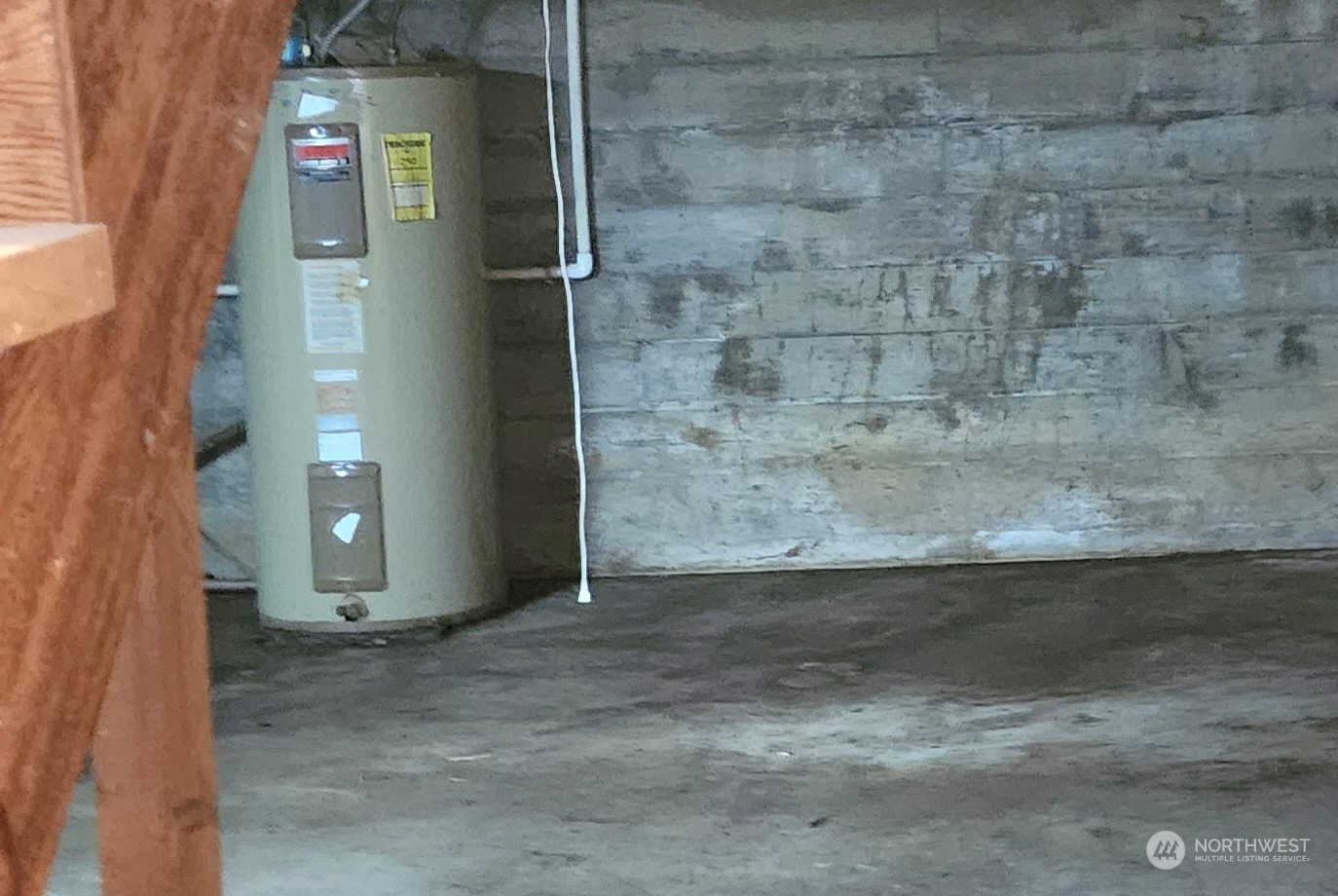 976 Ocean Beach Road Hoquiam, WA 98550 - Photo 22 of 34 a view of a wooden door