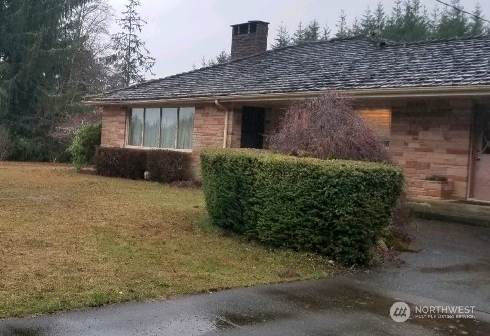976 Ocean Beach Road Hoquiam, WA 98550 - Photo 33 of 34 a front view of a house with a garden