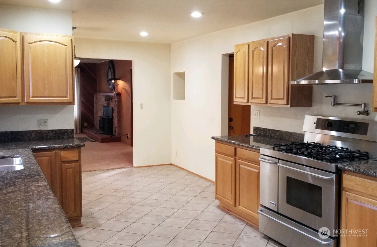 976 Ocean Beach Road Hoquiam, WA 98550 - Photo 4 of 34 a kitchen with stainless steel appliances granite countertop a stove a sink and a refrigerator