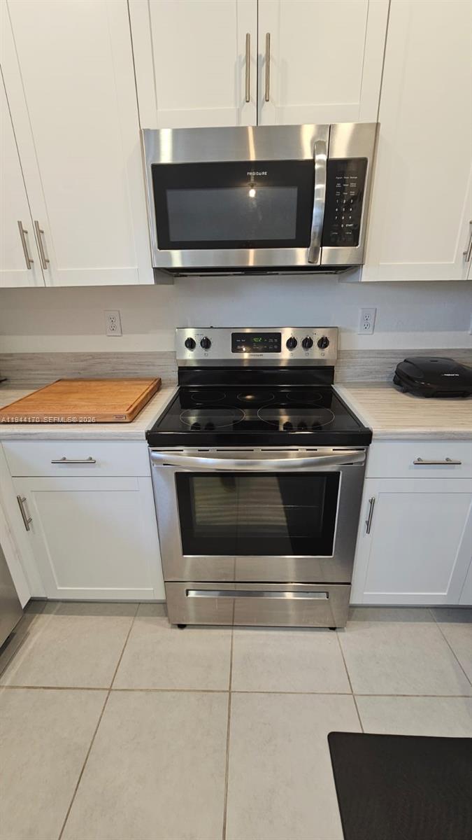 1146 Southeast 26th Street Homestead, FL 33035 - Photo 5 of 42 a stove top oven sitting inside of a kitchen