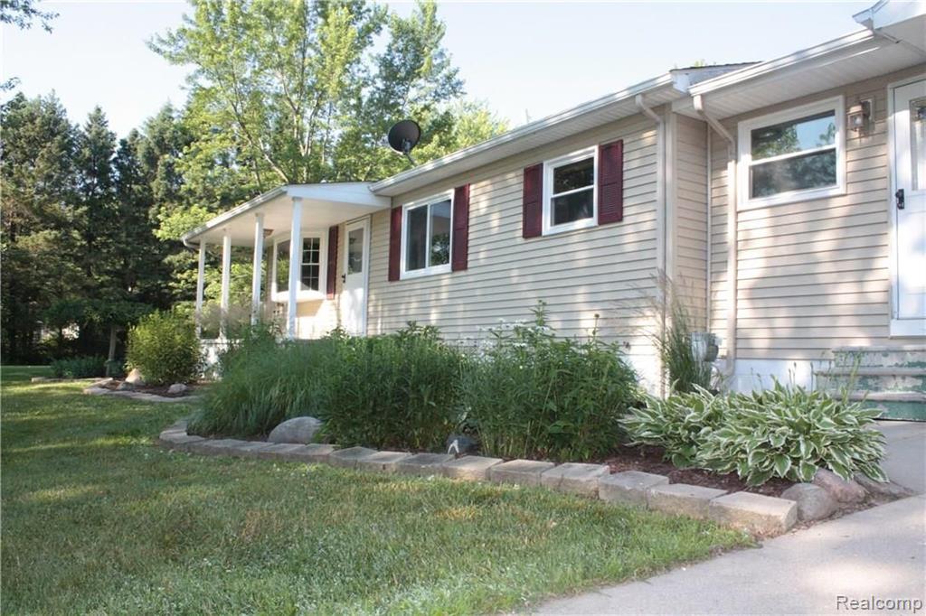 8293 North State Road Otisville, MI 48463 - Photo 3 of 30