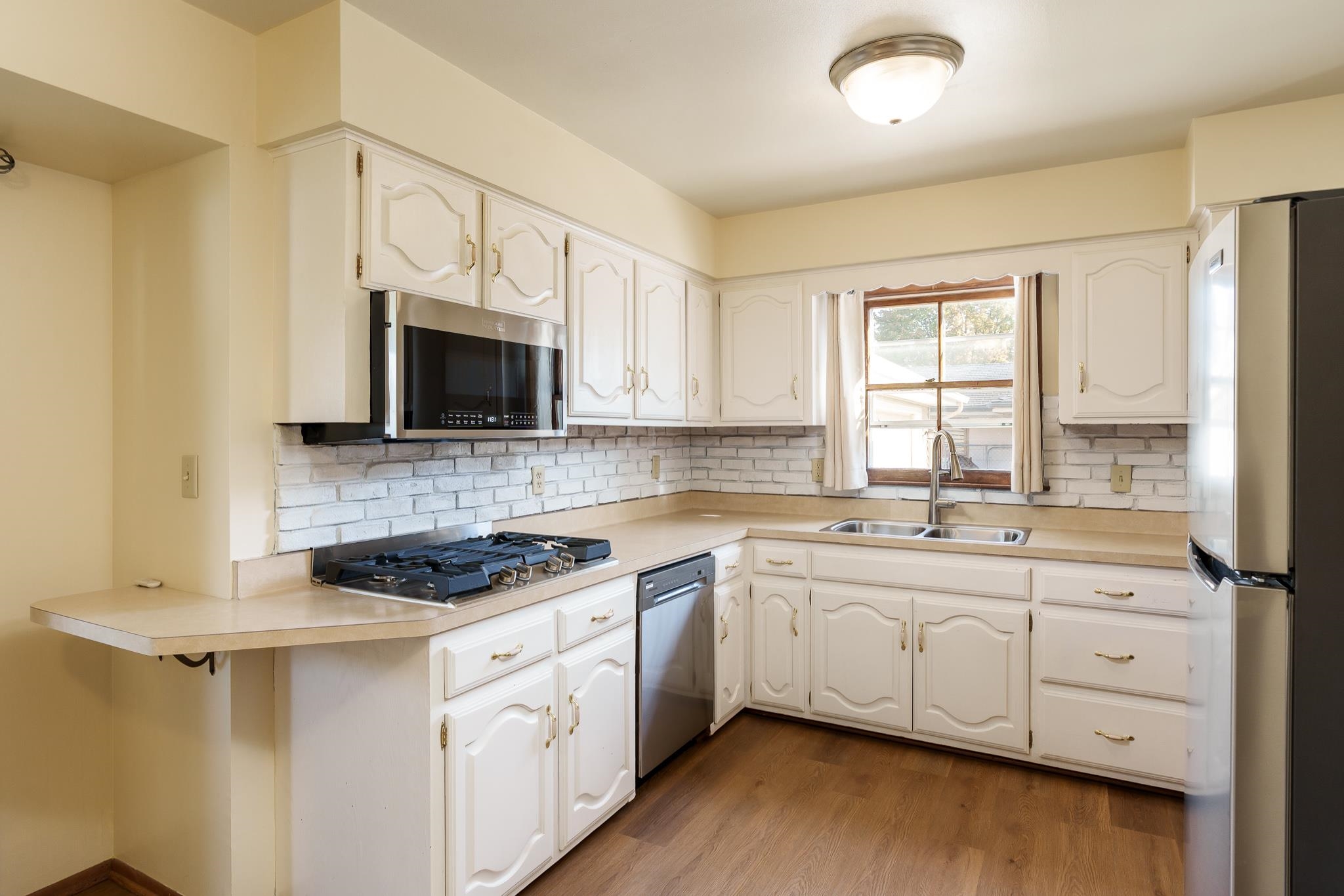 3332 Wesleyan Avenue Rockford, IL 61108 - Photo 21 of 45 a kitchen with stainless steel appliances a sink stove and microwave