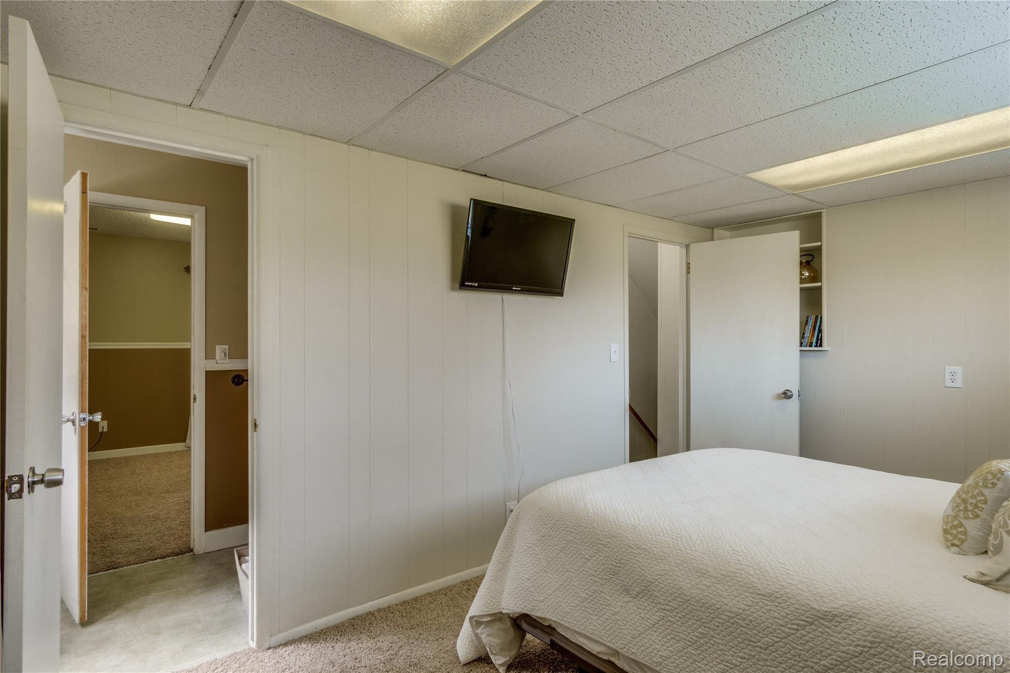 805 North Road Fenton, MI 48430 - Photo 26 of 37 Interiors (18 of 30).jpg