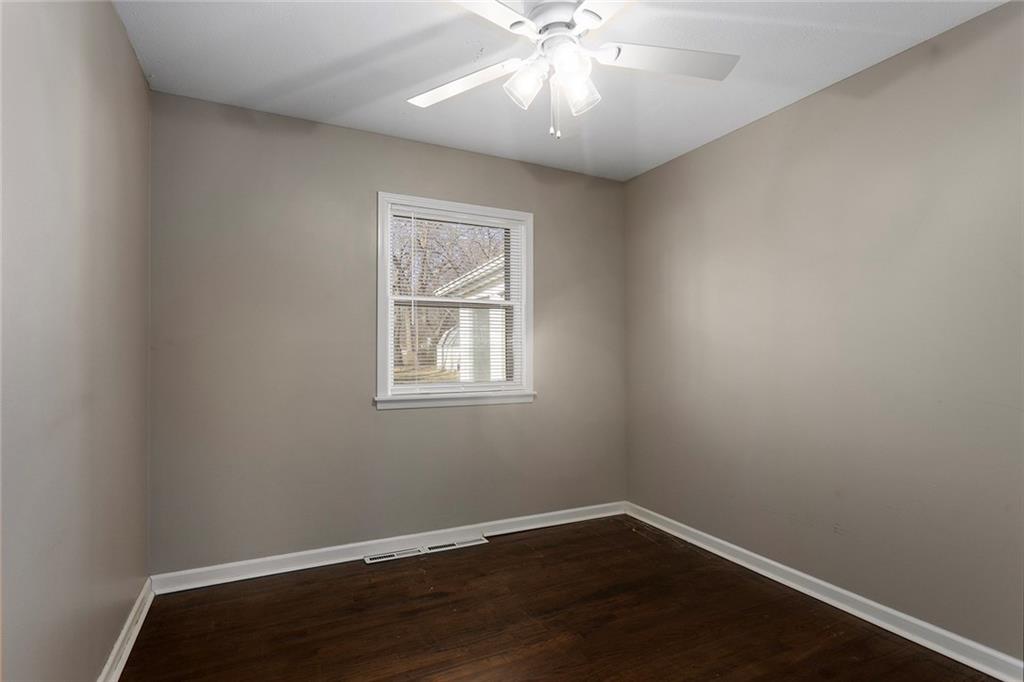 902 Southwest Lea Drive Lee's Summit, MO 64081 - Photo 12 of 16