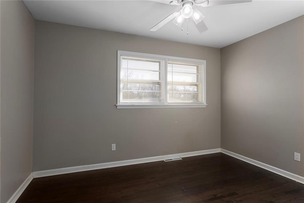 902 Southwest Lea Drive Lee's Summit, MO 64081 - Photo 14 of 16