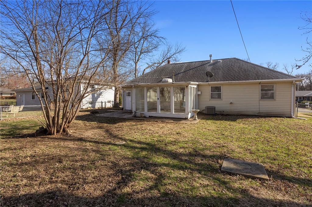 902 Southwest Lea Drive Lee's Summit, MO 64081 - Photo 15 of 16