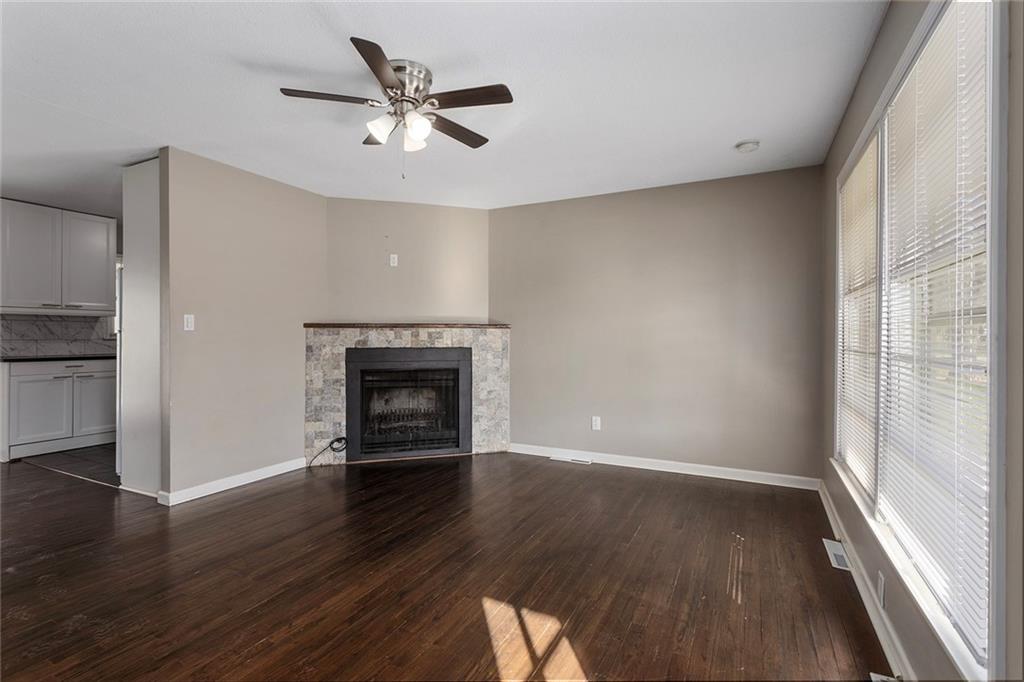 902 Southwest Lea Drive Lee's Summit, MO 64081 - Photo 3 of 16