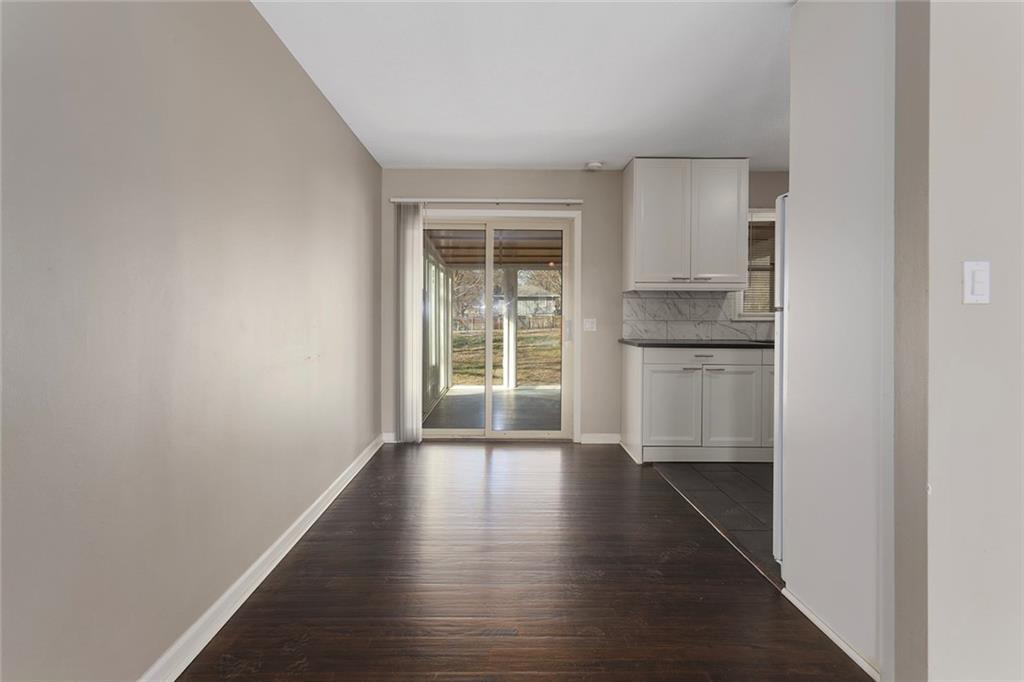 902 Southwest Lea Drive Lee's Summit, MO 64081 - Photo 5 of 16