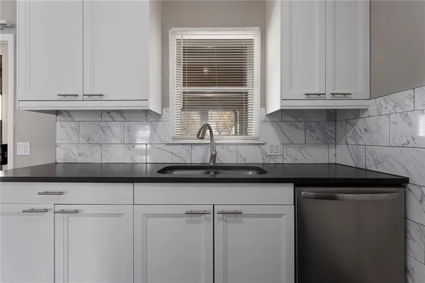 $239,000 | 902 Southwest Lea Drive, Lee's Summit, MO 64081