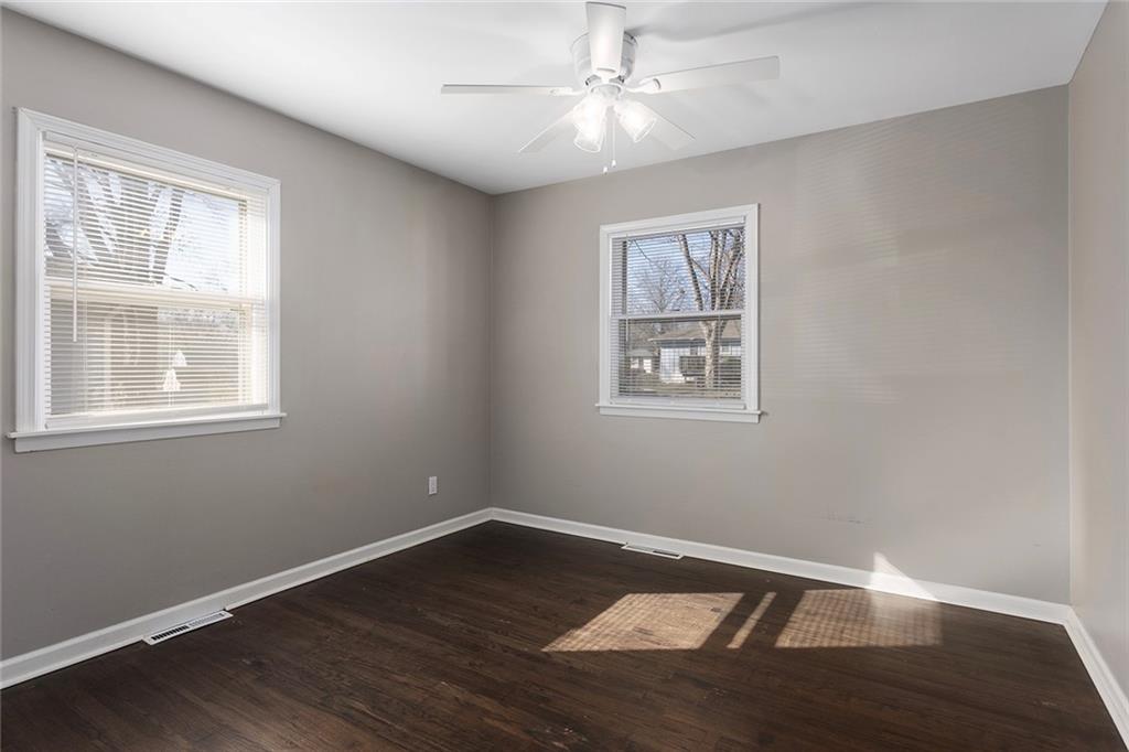 902 Southwest Lea Drive Lee's Summit, MO 64081 - Photo 9 of 16