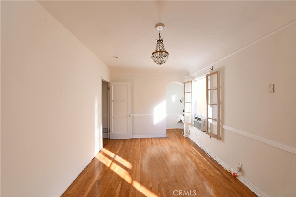 915 Le Doux Road Los Angeles, CA 90035 - Photo 11 of 30 a view of empty room with wooden floor and window