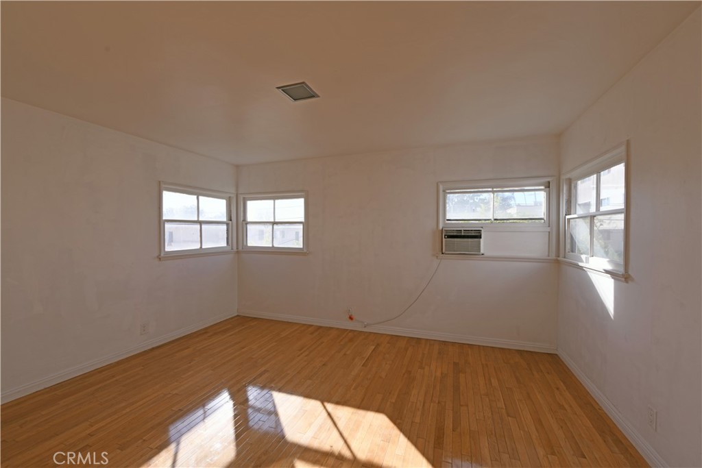 915 Le Doux Road Los Angeles, CA 90035 - Photo 16 of 30 an empty room with wooden floor and windows