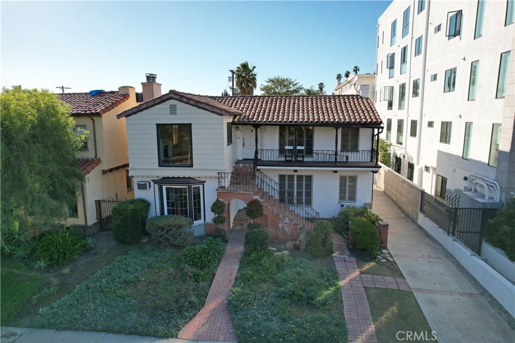 915 Le Doux Road Los Angeles, CA 90035 - Photo 29 of 30 a front view of a house with a garden
