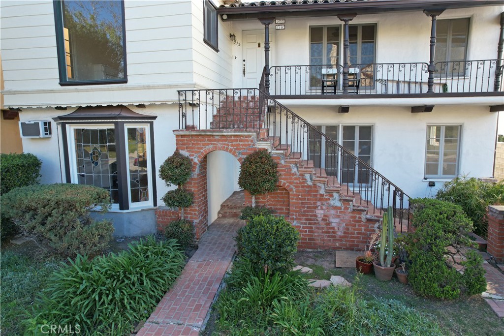 915 Le Doux Road Los Angeles, CA 90035 - Photo 30 of 30 front view of a house with a porch