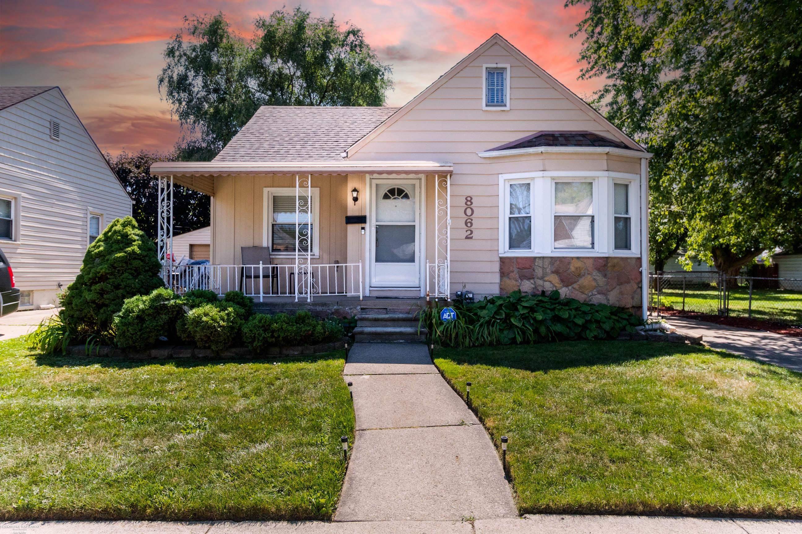 8062 Superior Street Center Line, MI 48015 - Photo 1 of 21