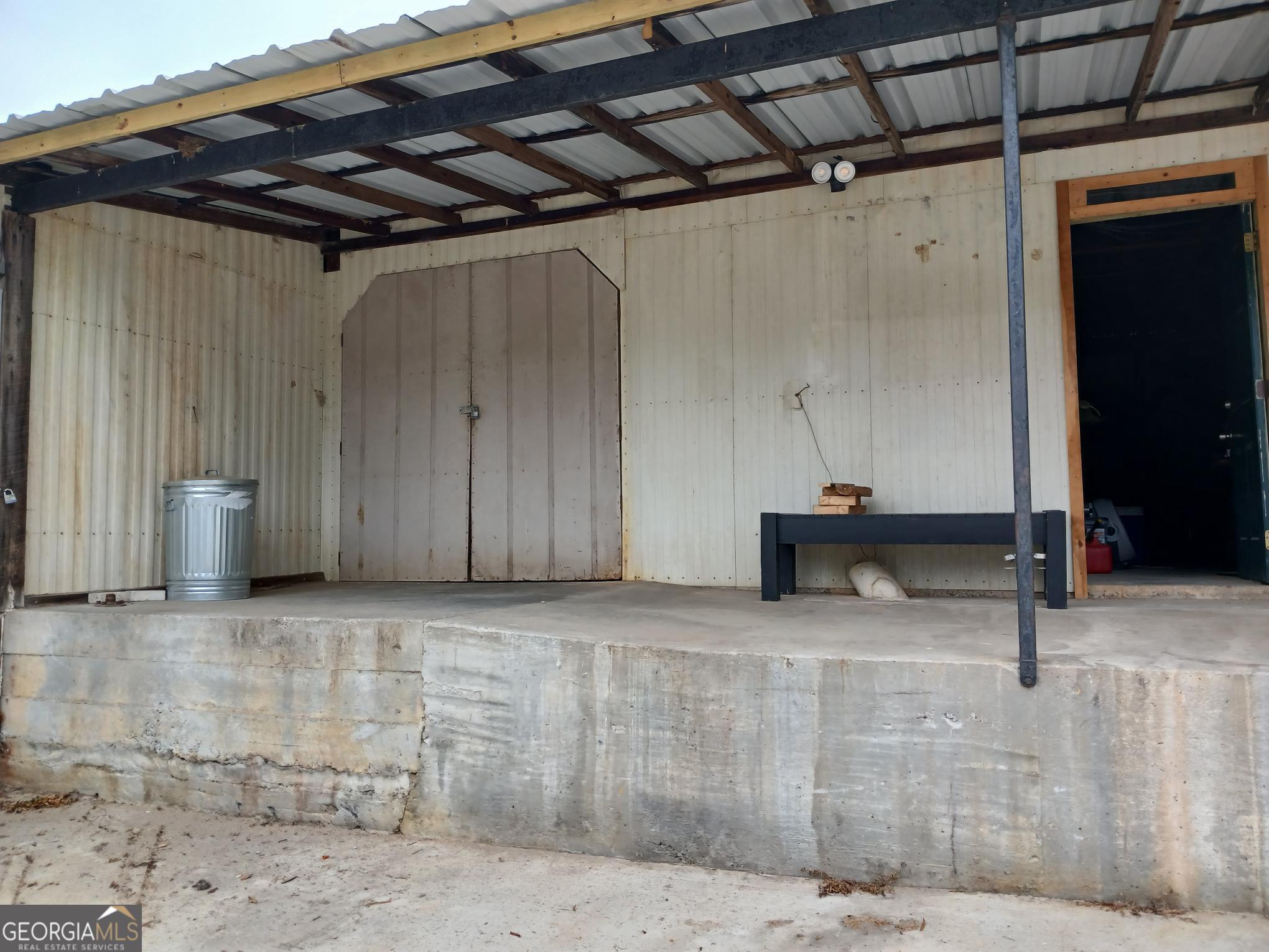 364 Pleasant Valley Road Southeast Silver Creek, GA 30173 - Photo 14 of 18 a view of an empty room