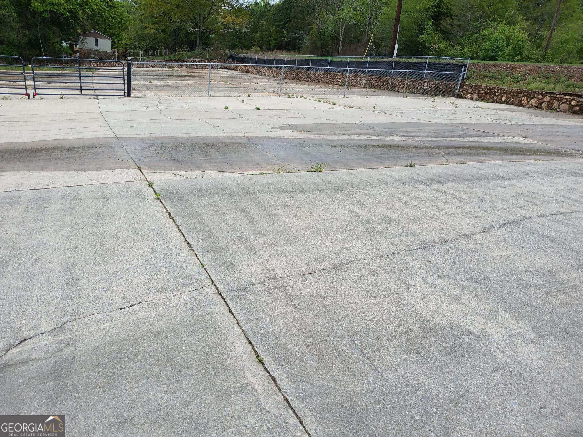 364 Pleasant Valley Road Southeast Silver Creek, GA 30173 - Photo 7 of 18 a view of a yard
