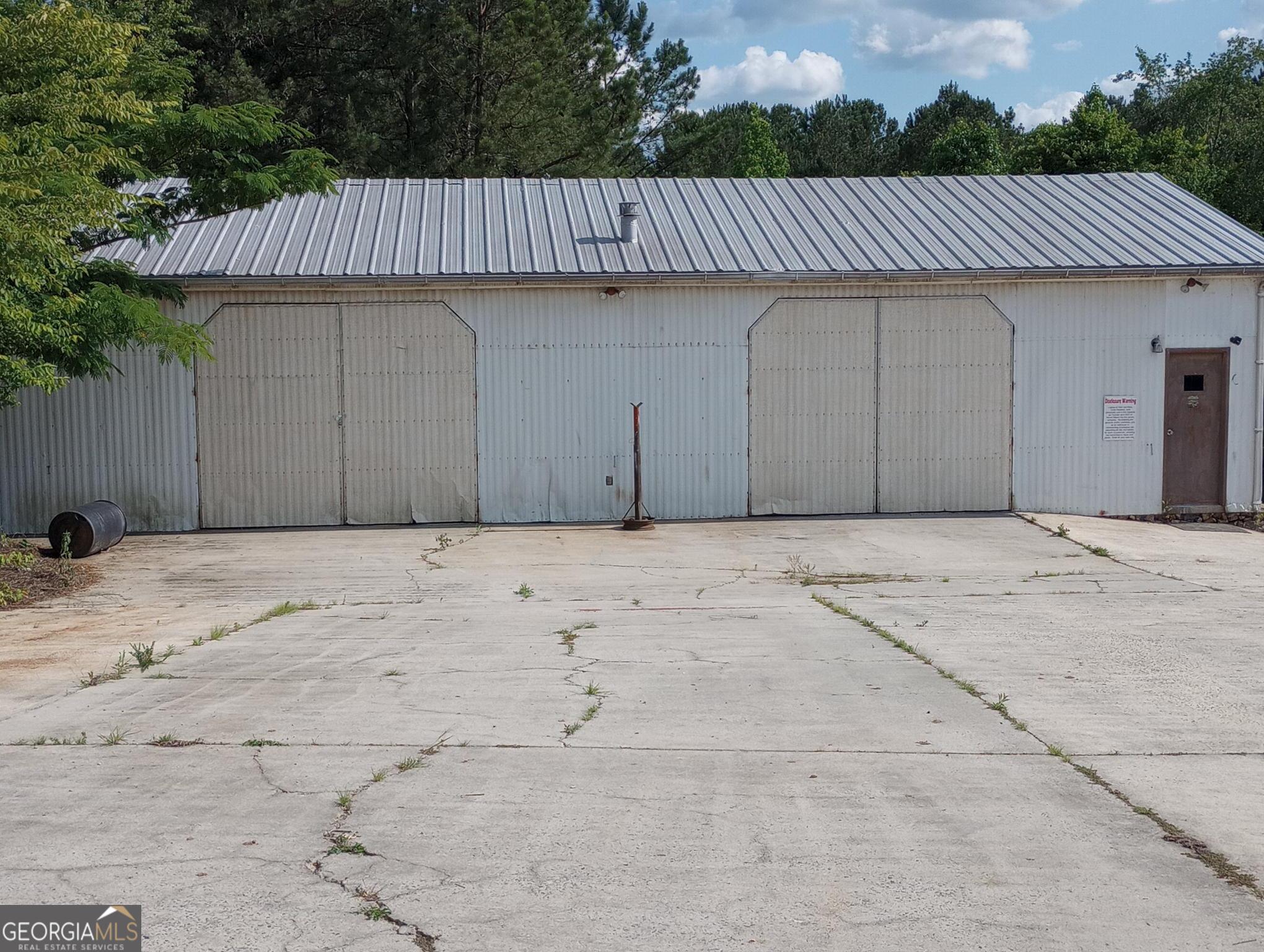 364 Pleasant Valley Road Southeast Silver Creek, GA 30173 - Photo 8 of 18 a front view of a house