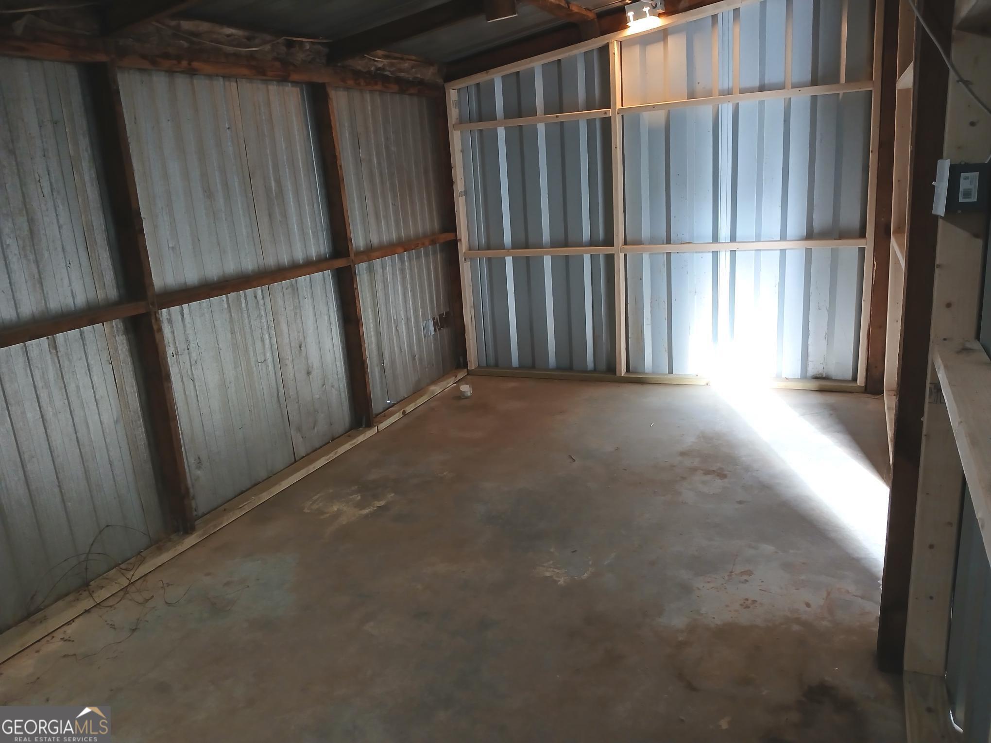 364 Pleasant Valley Road Southeast Silver Creek, GA 30173 - Photo 10 of 18 a view of a garage