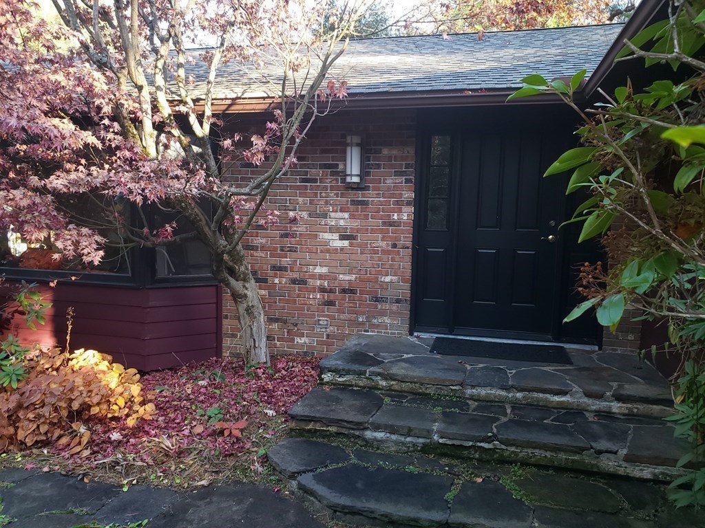 236 Aubinwood Road Amherst, MA 01002 - Photo 2 of 42 Gallery Image 2