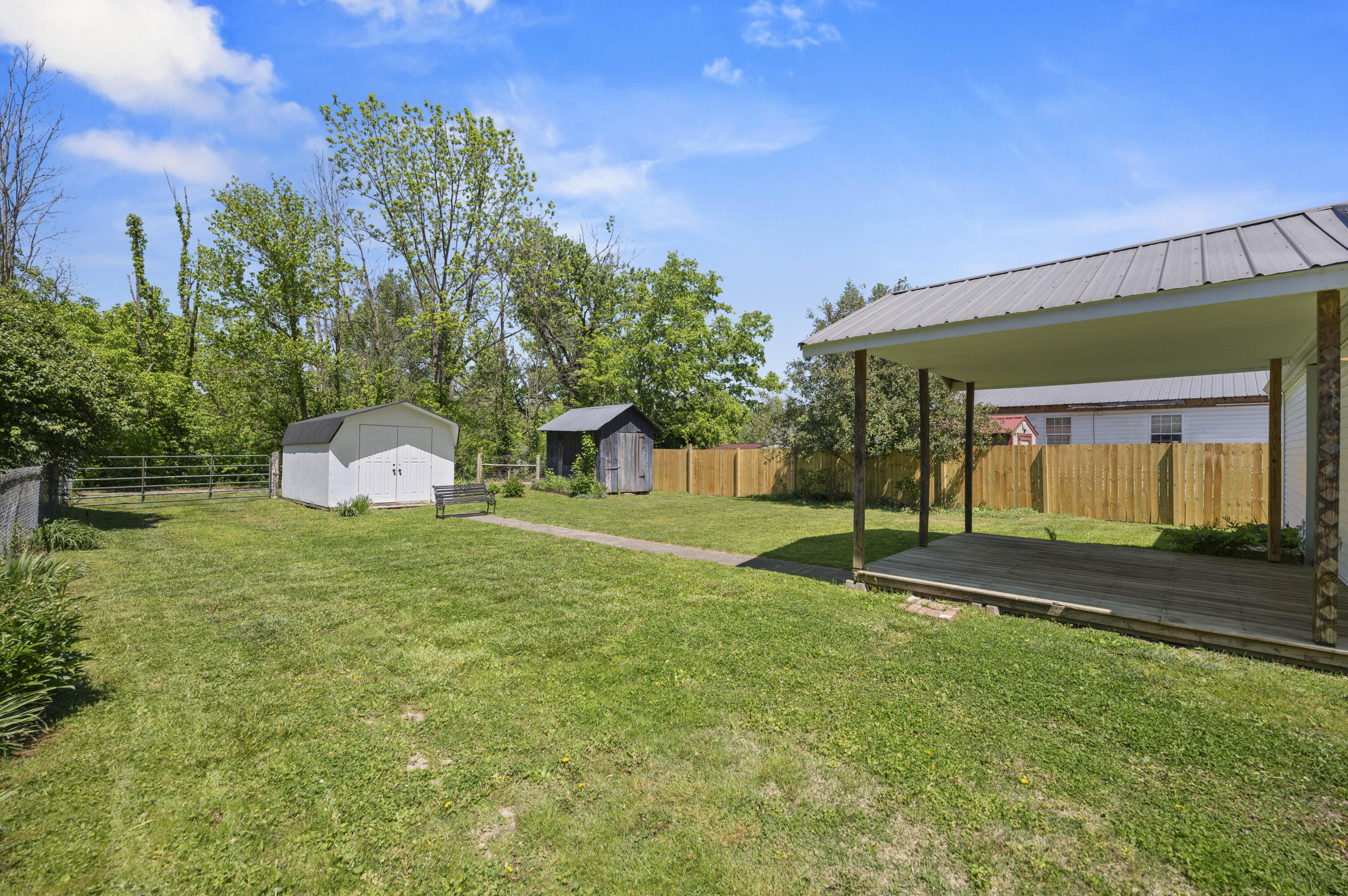1210 South Irvine Road Irvine, KY 40336 - Photo 24 of 27 20260420-1210-S-Irvine-Rd-fh-019