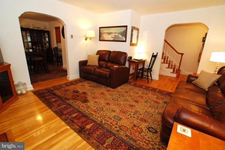 6314 Mt Ridge Road Catonsville, MD 21228 - Photo 15 of 30 Family Room