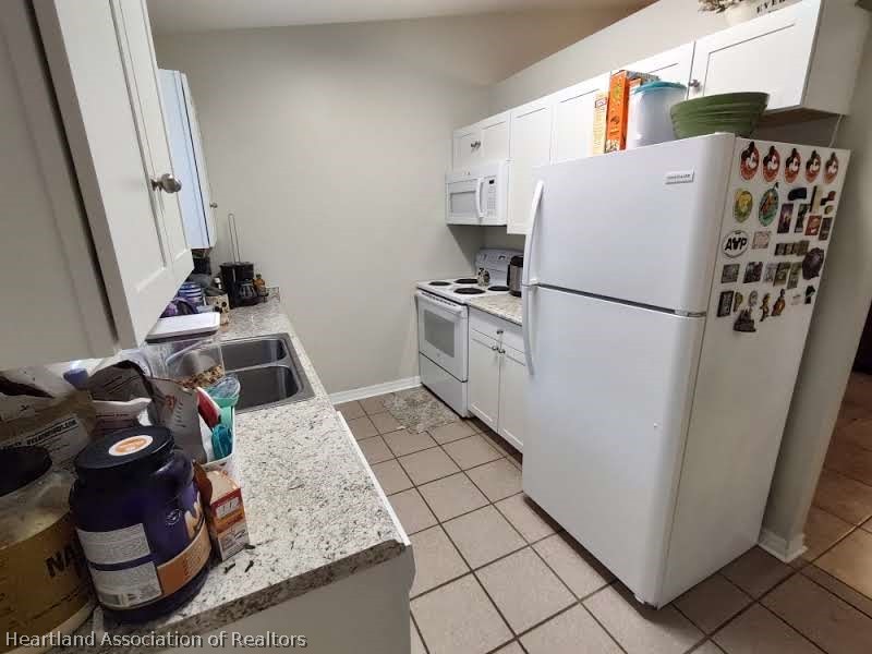 4010 Leaf Road Sebring, FL 33875 - Photo 17 of 35 a kitchen with a refrigerator and a stove