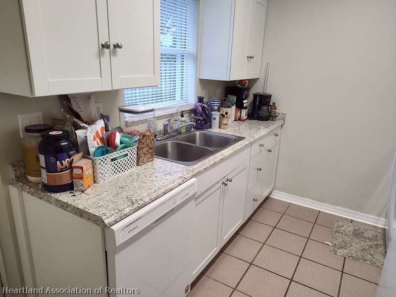 4010 Leaf Road Sebring, FL 33875 - Photo 18 of 35 a kitchen with a sink and cabinets