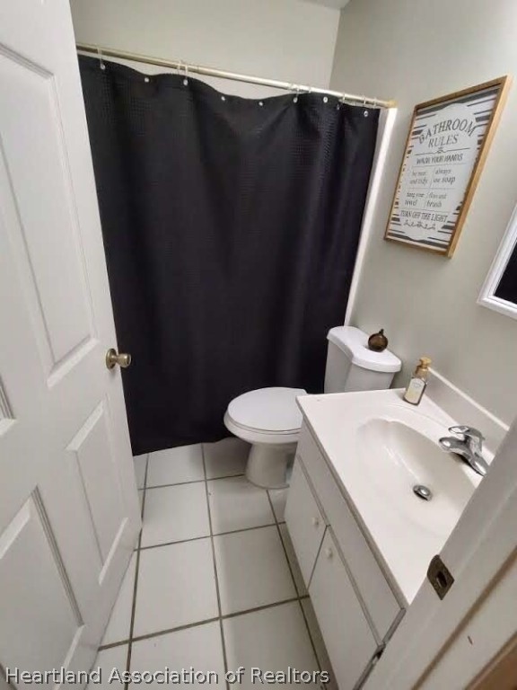 4010 Leaf Road Sebring, FL 33875 - Photo 26 of 35 a bathroom with a sink and a mirror