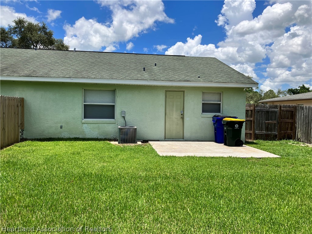 4010 Leaf Road Sebring, FL 33875 - Photo 31 of 35 a house view with a garden space