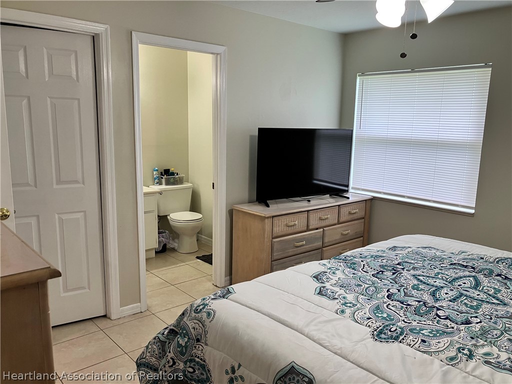 4010 Leaf Road Sebring, FL 33875 - Photo 10 of 35 a bedroom with a bed and a television