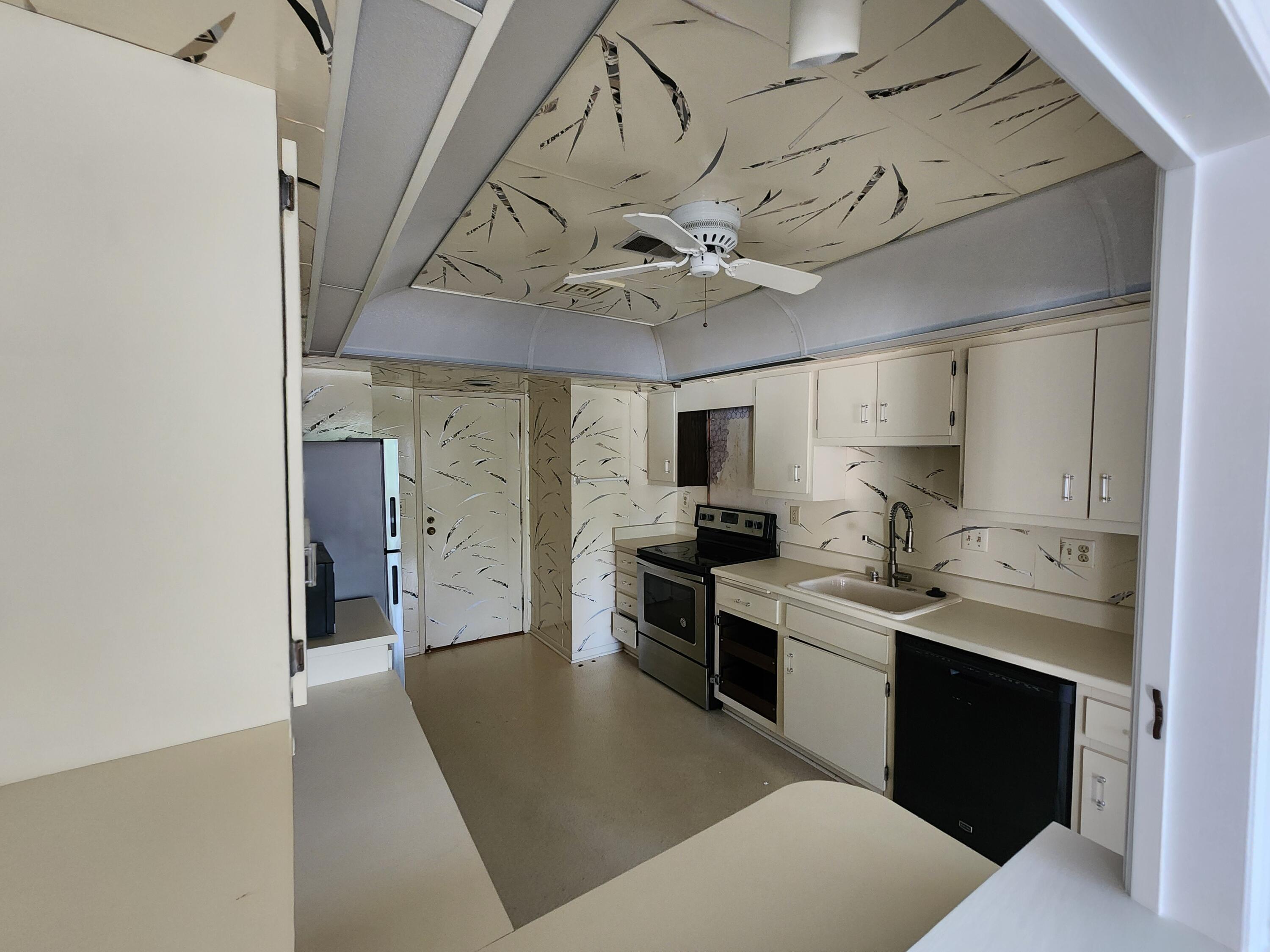 1730 West Green Tree Road, Unit 305 Glendale, WI 53209 - Photo 21 of 37 Kitchen