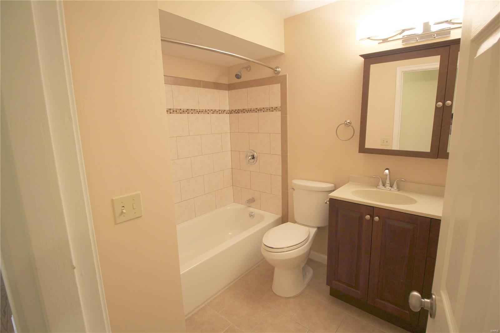 665 North Mosley Road St. Louis, MO 63141 - Photo 12 of 23 Gallery Image 12