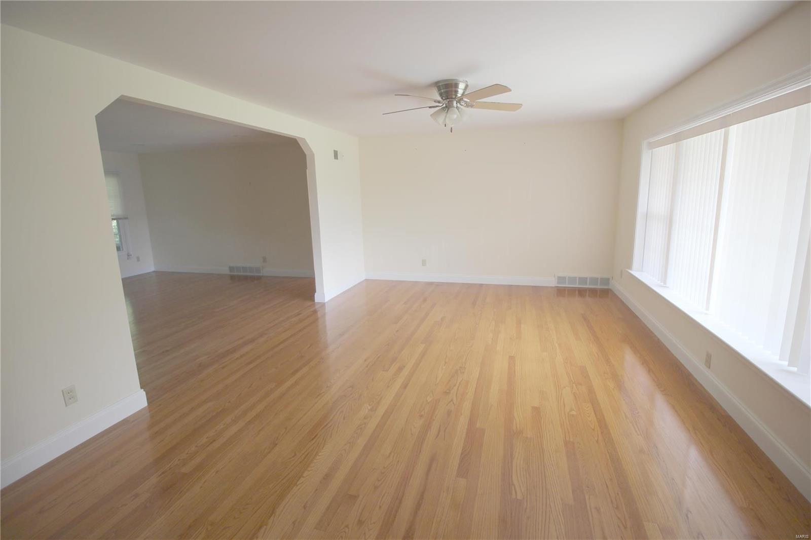 665 North Mosley Road St. Louis, MO 63141 - Photo 3 of 23 Gallery Image 3