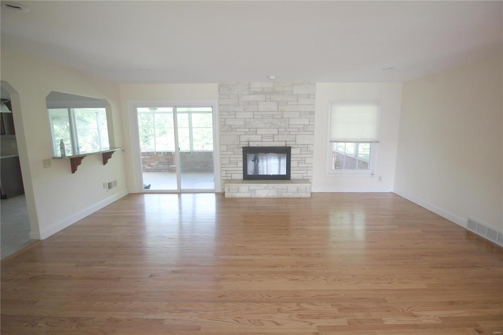 665 North Mosley Road St. Louis, MO 63141 - Photo 4 of 23 Gallery Image 4