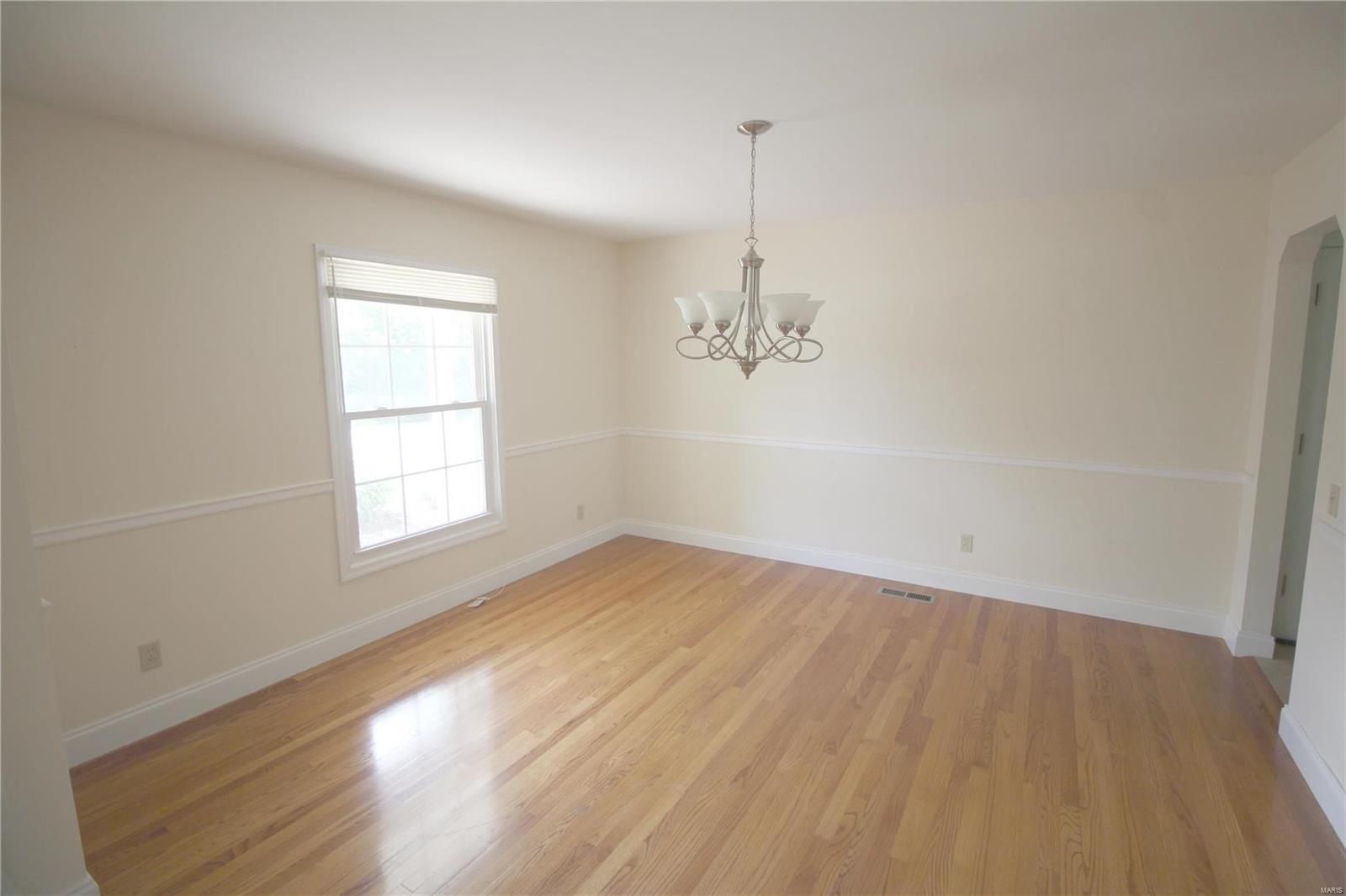 665 North Mosley Road St. Louis, MO 63141 - Photo 5 of 23 Gallery Image 5