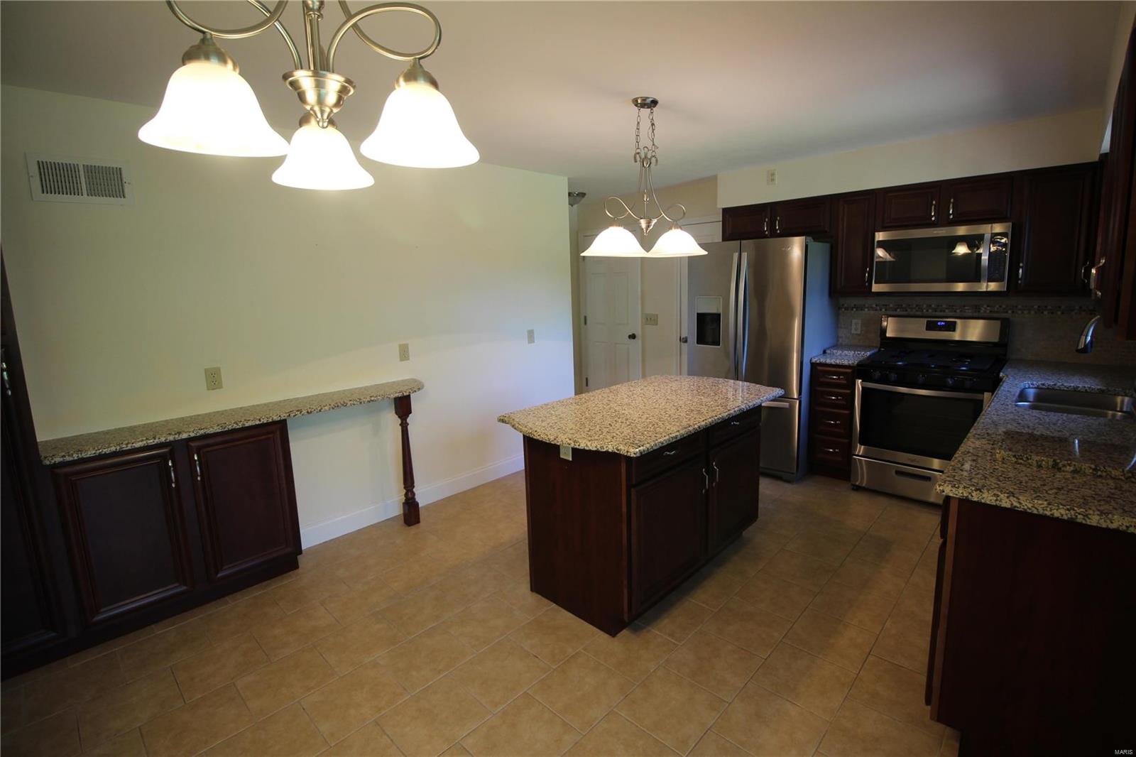 665 North Mosley Road St. Louis, MO 63141 - Photo 8 of 23 Gallery Image 8