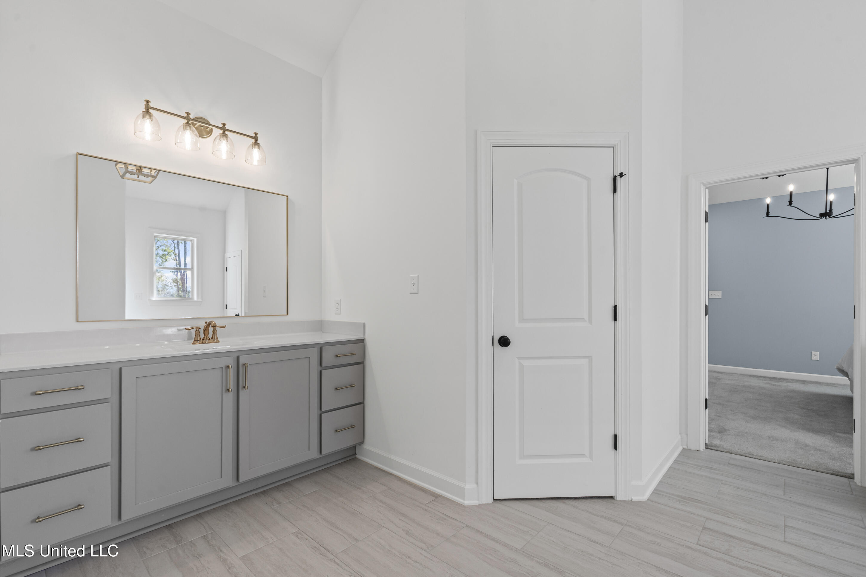 913 Lloyd's Lane Nesbit, MS 38651 - Photo 16 of 36 Primary Bath