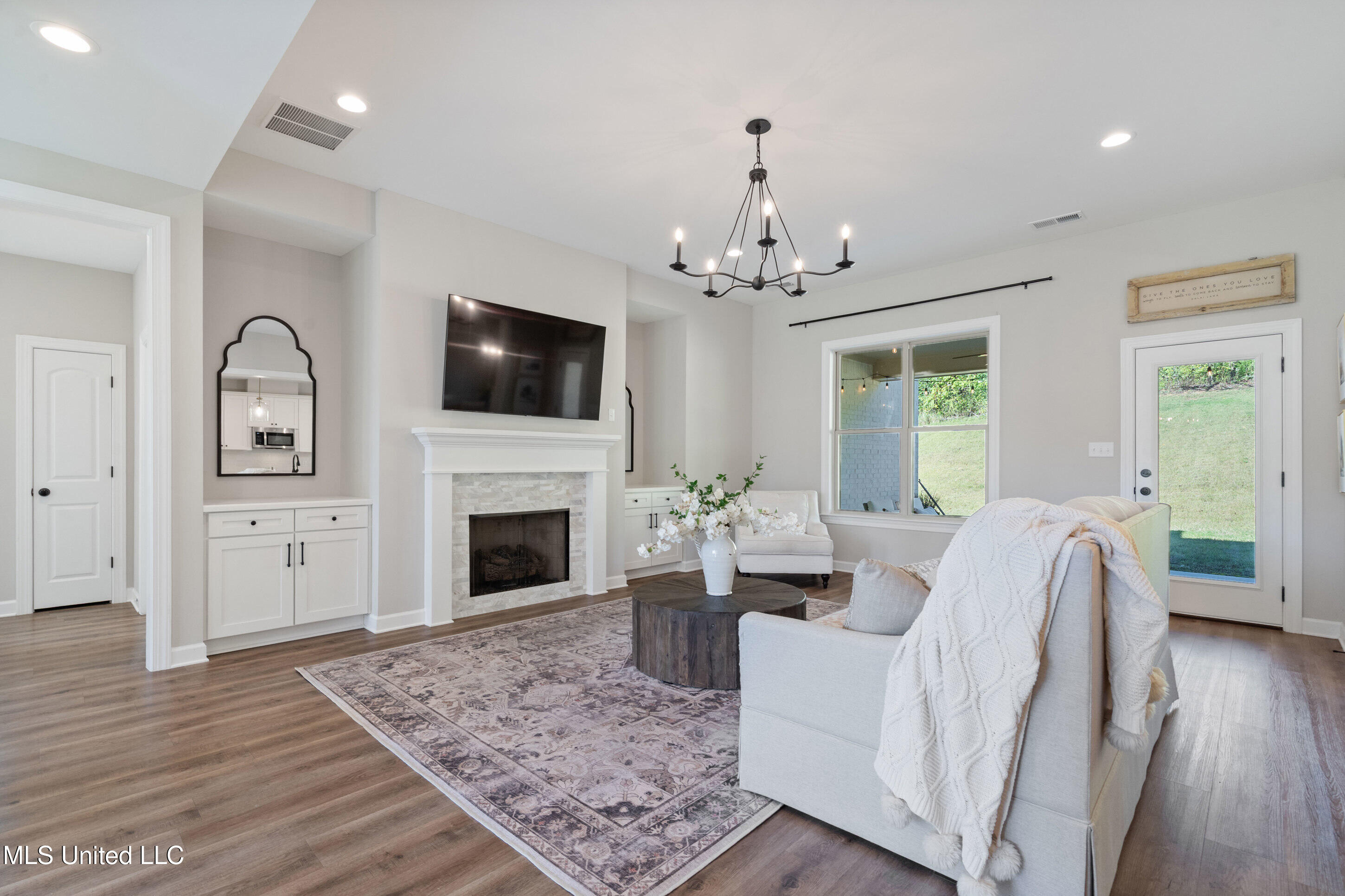 913 Lloyd's Lane Nesbit, MS 38651 - Photo 2 of 36 Great Room