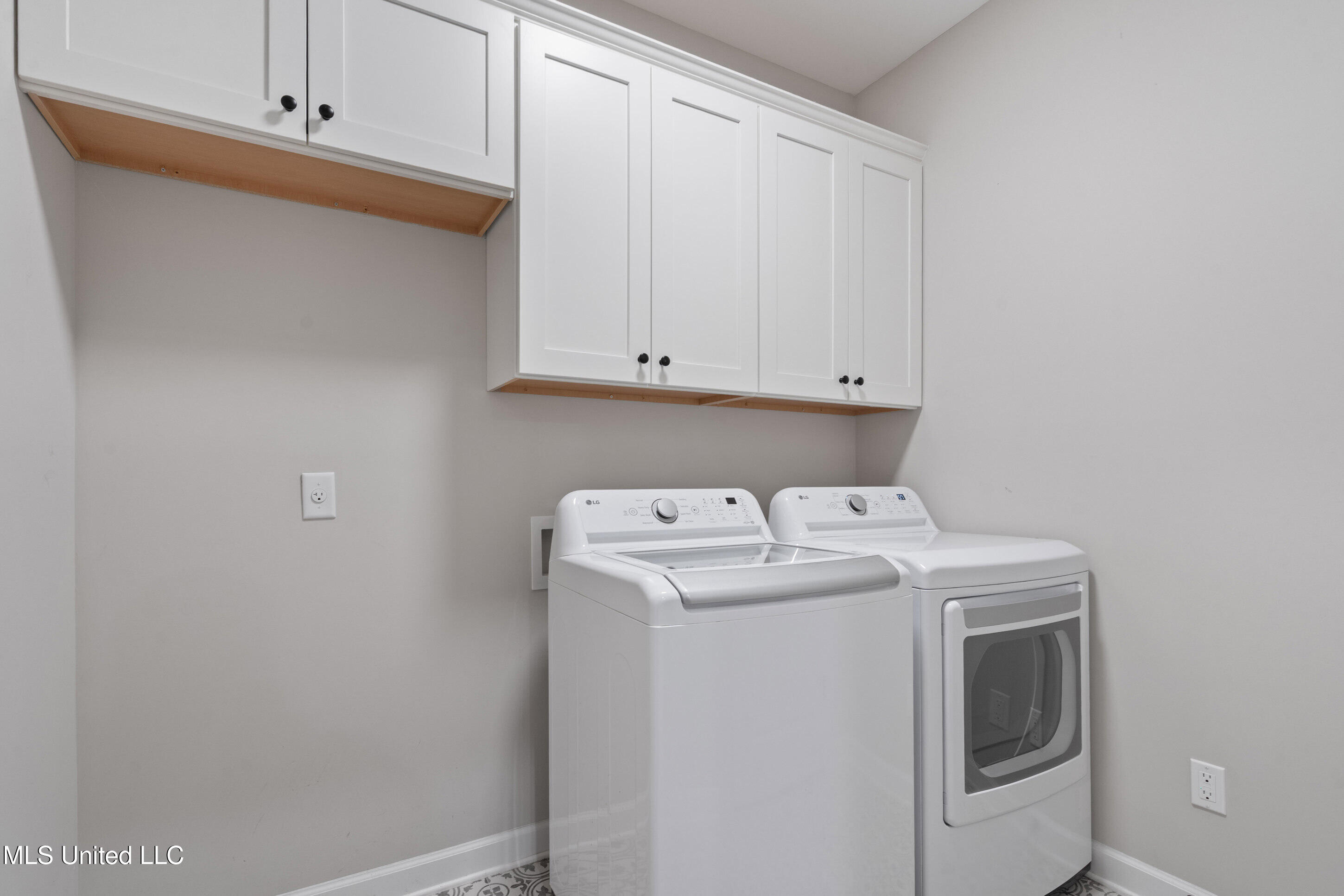 913 Lloyd's Lane Nesbit, MS 38651 - Photo 24 of 36 Laundry