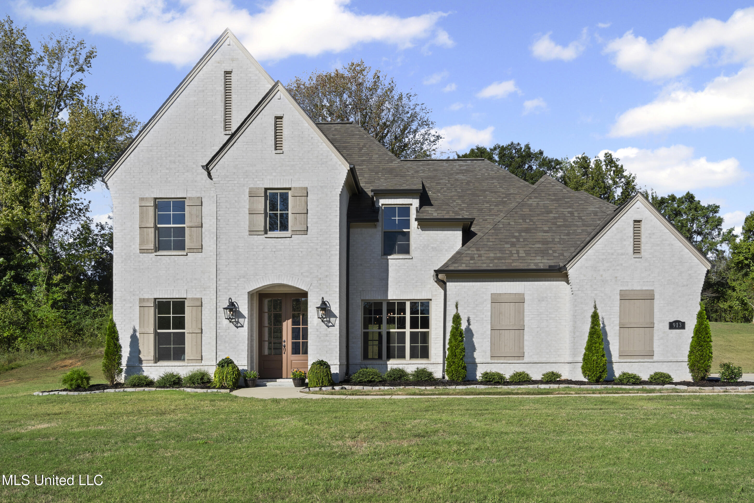 913 Lloyd's Lane Nesbit, MS 38651 - Photo 6 of 36 Front