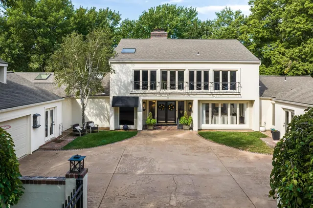 $759,900 | 11 North Sandalwood Street, Wichita, KS 67230