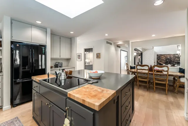 $759,900 | 11 North Sandalwood Street, Wichita, KS 67230