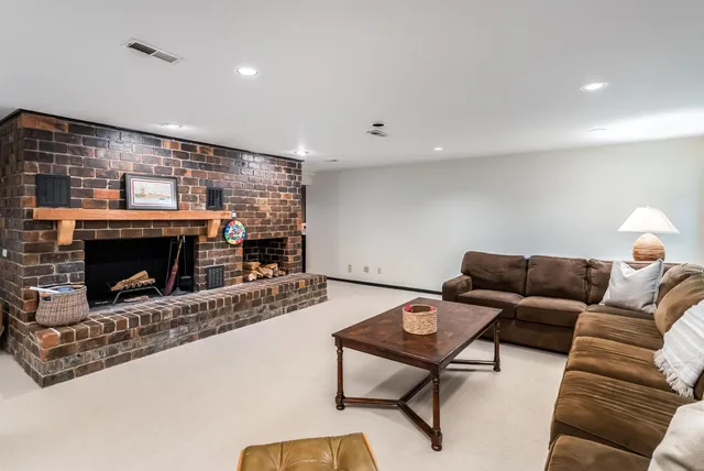 $759,900 | 11 North Sandalwood Street, Wichita, KS 67230