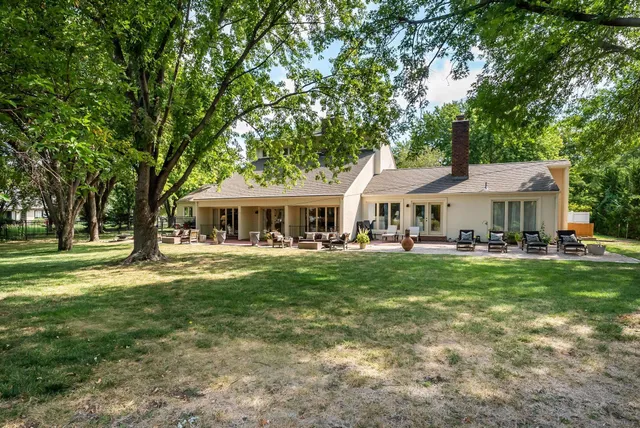 $759,900 | 11 North Sandalwood Street, Wichita, KS 67230