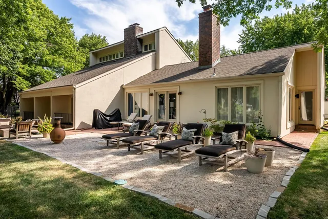 $759,900 | 11 North Sandalwood Street, Wichita, KS 67230